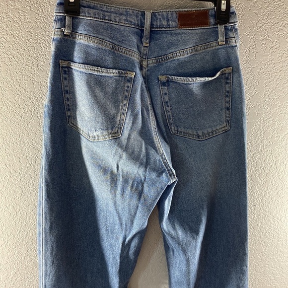 Hollister Ultra High Rise Dad Jean - Picture 9 of 11